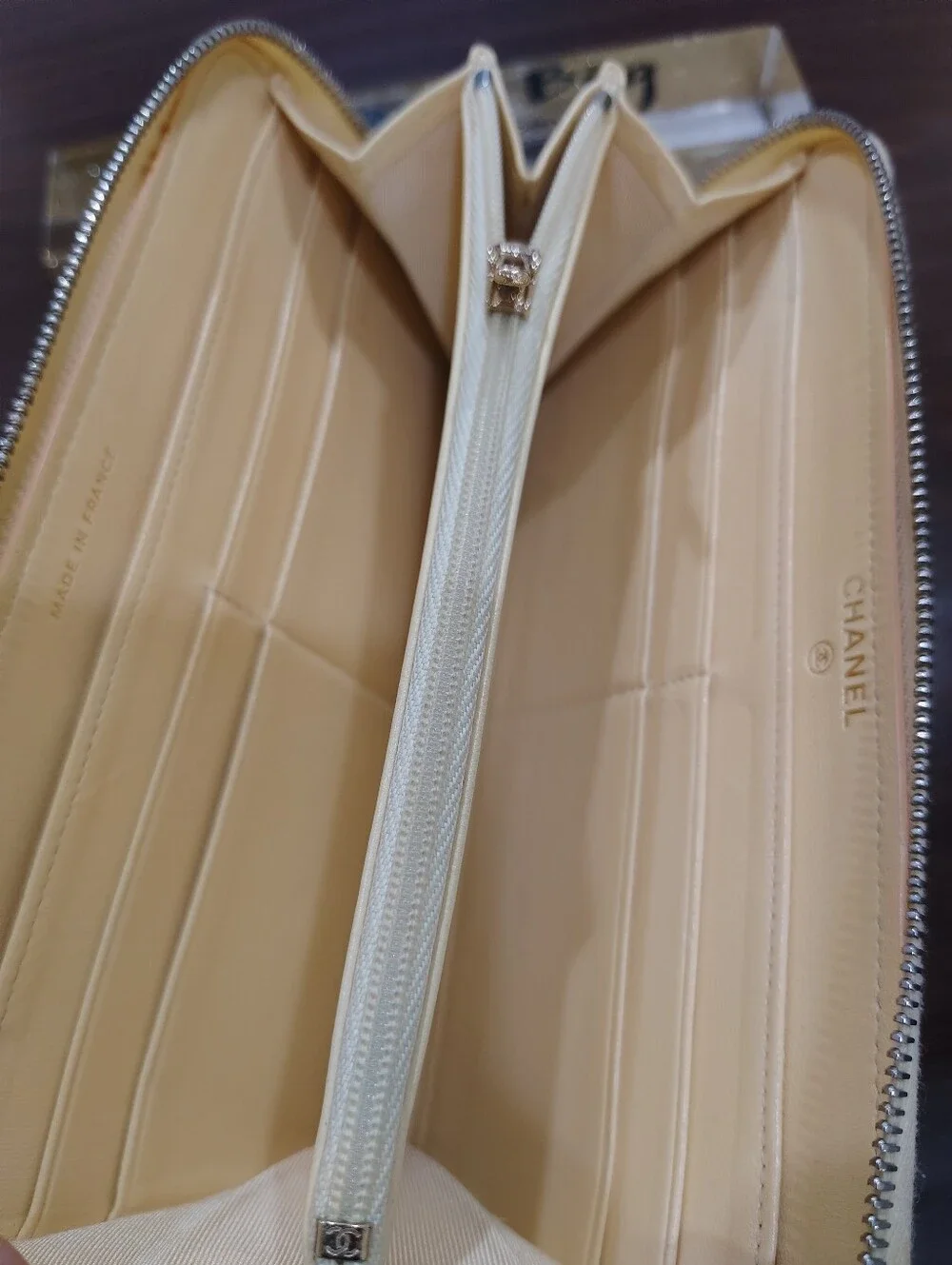 CHANEL Quilted Zip Wallet - Light Yellow Lambskin